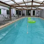 Maison Spacieuse Avec Piscine Chauffee Villa