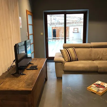 Maison Spacieuse Avec Piscine Chauffee Souille