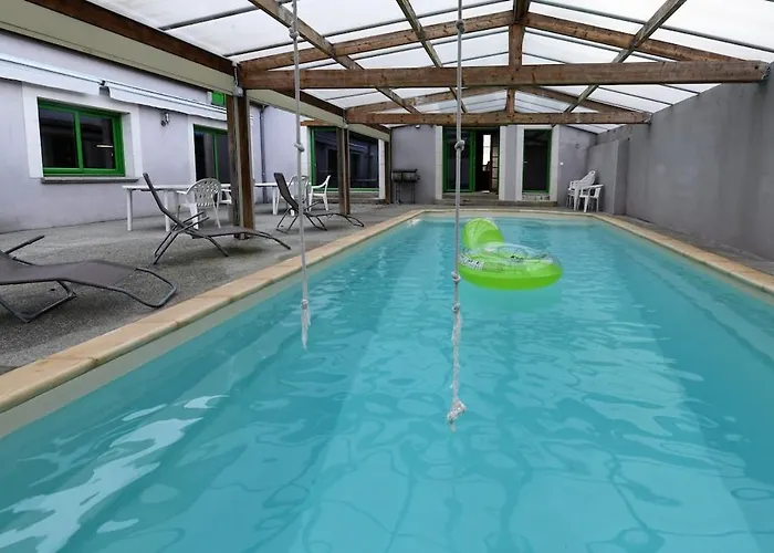 Maison Spacieuse Avec Piscine Chauffee Villa