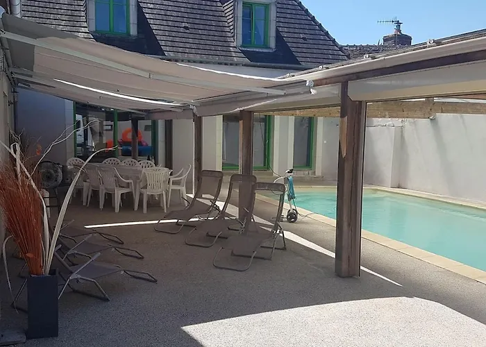 Maison Spacieuse Avec Piscine Chauffee *