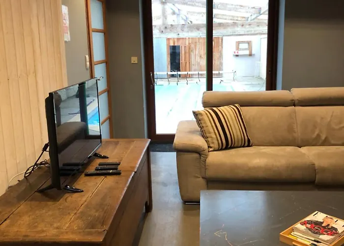 Maison Spacieuse Avec Piscine Chauffee Souille